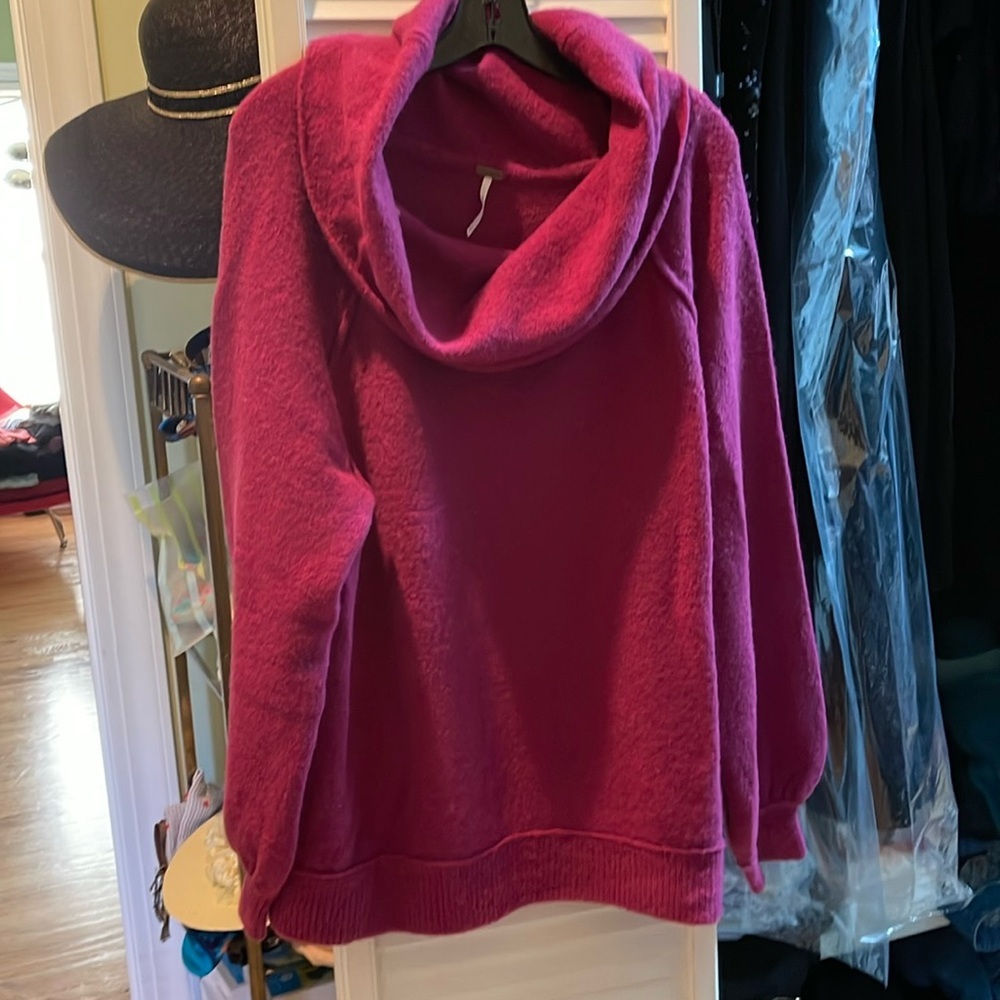 Free People NEW w/o tags ECHO Beach pullover sweater in Cranberry size Large